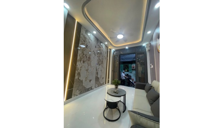 Bán Nhà Nhà Mới Hậu Giang, Phường 5, Quận 6. DT 34m2 x 3 tầng .
Giá 5.25 tỷ TL.