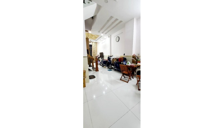 Bán Nhà Mặt Tiền Cư Xá Phú Lâm D, Phường 10, Quận 6. DT 76m2 x 2 tầng.
Giá 8.8 tỷ TL.