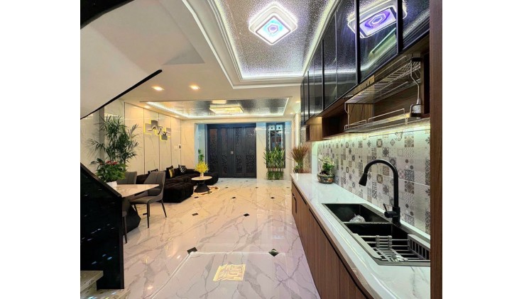 Nhà Đẹp Đón Tết Ngang Hiếm 5,4m  Phạm Phú Thứ  - Phường 3 - Quận 6.  DT 45m2 x 5 tầng . Giá 6.35 tỷ TL.