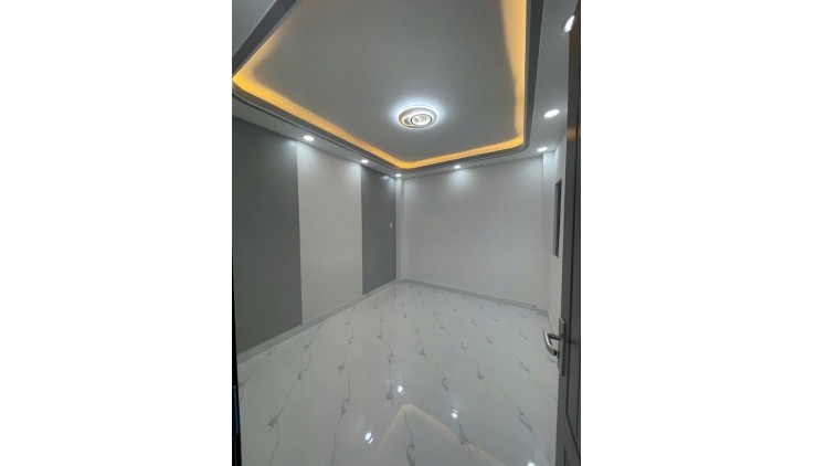 Bán Nhà Nhà Mới Hậu Giang, Phường 5, Quận 6. DT 34m2 x 3 tầng .
Giá 5.25 tỷ TL.
