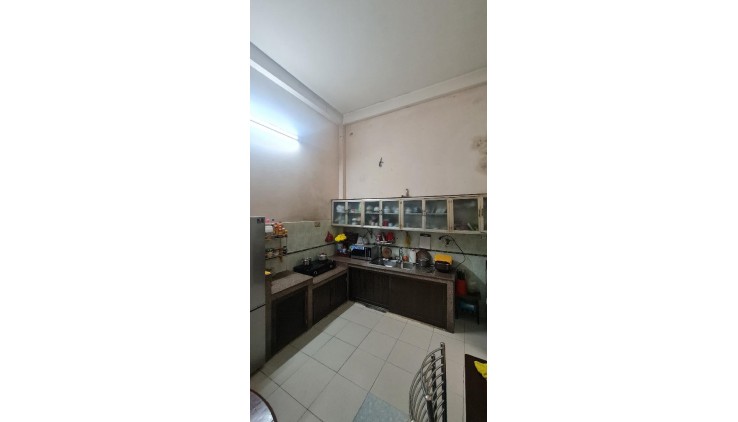 Bán Nhà Mặt Tiền Phố Ẩm Thực Kinh Dương Vương, Phường 13, Quận 6. DT 86m2 x 4 tầng (4.2 x 22).
Giá 9.89 tỷ TL.