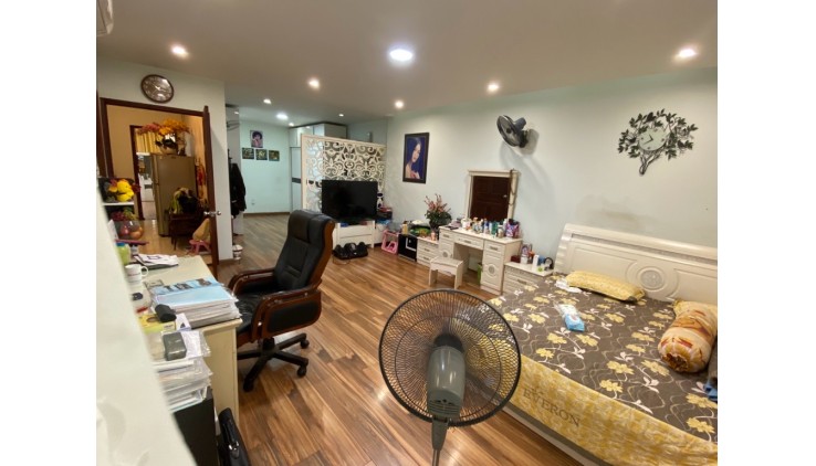 Bán Biệt thự 4 lầu đẳng cấp ngay Q.3 Lê Văn Sỹ ngang 8m 160m2 có hầm NT cao cấp 43.5 tỷ.
