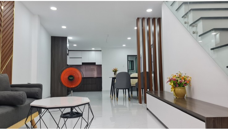Nhà đẹp, 3  tầng THÍCH QUẢNG ĐỨC, PN, 5.9 tỷ, 54m2