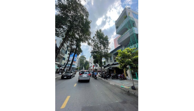 -Bán Nhà Đẹp Mặt Tiền Nguyễn Biểu Q5 Giáp Q1,76m-4Lầu có thang Máy
Ôtô Ngủ Nhà