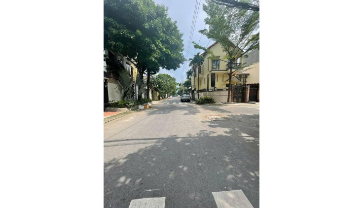Hiếm có BIỆT THỰ Hà Huy Giáp Q.12 ngang 11m 375m2 view GÓC vài bước tới Gò Vấp 21.3 tỷ.