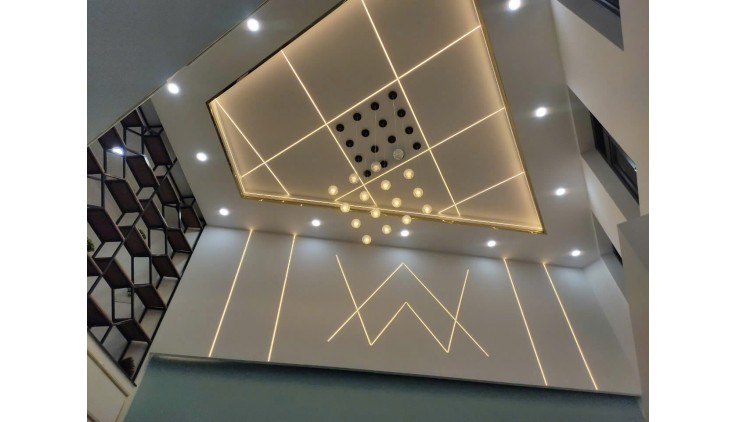 Căn Nhà 5 Tầng Mơ Ước - Vị Trí Vàng Võ Văn Ngân, Thủ Đức - Giá Hời 6.X Tỷ - 50m2 - SHR