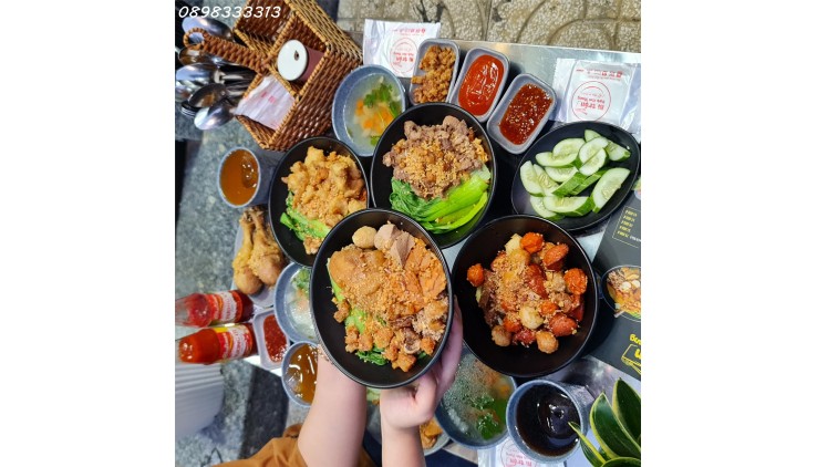Sang quán Trà sữa - Mì cay - Mì trộn Park Kim Thang, Quán đang hoạt động ổn định, lượng khách đông