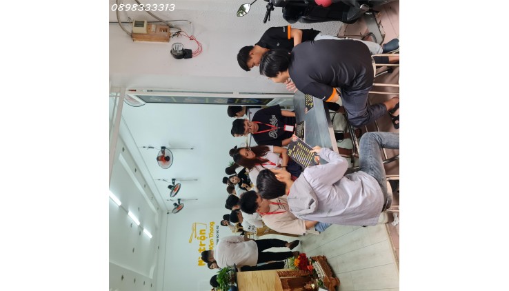 Sang quán Trà sữa - Mì cay - Mì trộn Park Kim Thang, Quán đang hoạt động ổn định, lượng khách đông