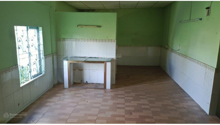 Cho thuê MB có 2 sân rộng rãi Bình Chánh, DT 285,7m2, điện nước riêng, 2PN, 1 bếp, 1WC