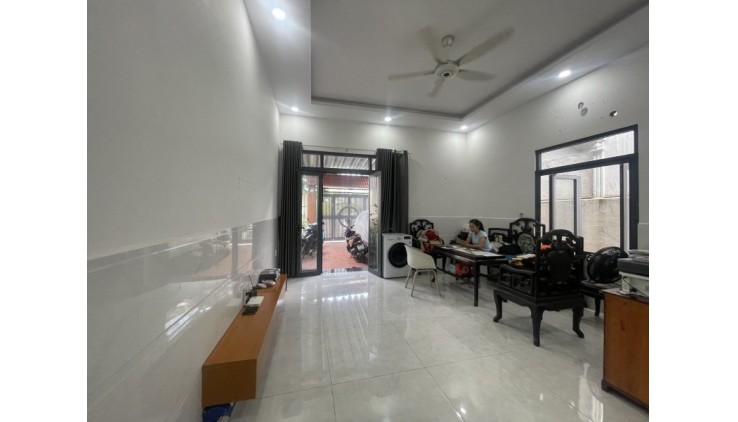 NHÀ HXH 135M2, ĐƯỜNG 8, LINH XUÂN THỦ ĐỨC, 6.5Tỷ.