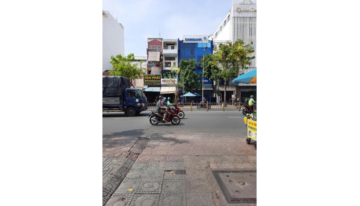 NHÀ 4 TẦNG - QUẬN 10 - NGAY BỆNH VIỆN NHI ĐỒNG 1 - TRUNG TÂM CỦA TRUNG TÂM - TẶNG NỘI THẤT CAO CẤP