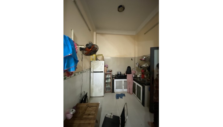 CHỈ 4.25 TỶ, CÓ NHÀ HẺM ĐƯỜNG PHẠM THẾ HIỂN P4Q8, DT: (41M2 ) 3 TẦNG
+ Nhà 3 lầu 3 Phòng ngủ, 2 Wc, Phòng khách + bếp.
+ Hẻm xe ba gác, cách đường