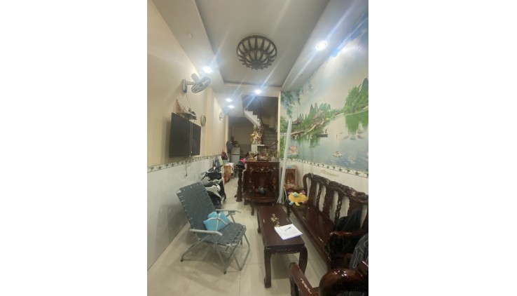 CHỈ 4.25 TỶ, CÓ NHÀ HẺM ĐƯỜNG PHẠM THẾ HIỂN P4Q8, DT: (41M2 ) 3 TẦNG
+ Nhà 3 lầu 3 Phòng ngủ, 2 Wc, Phòng khách + bếp.
+ Hẻm xe ba gác, cách đường