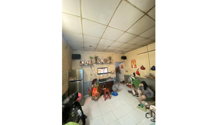 CHỈ 2.4TỶ. CÓ NHÀ TO GIÁ RẺ.TIỆN XÂY MỚI. NỞ HẬU NHẸ,HẺM BA GÁC P15.Q8.