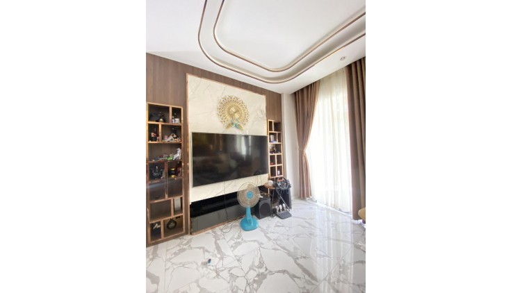 Mặt tiền 13.3x16 KDC Phong Phú 4 đúc 3 tầng chỉ 14 tỷ 8