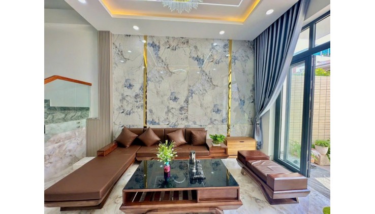NHÀ MỚI Ở NGAY THỦ ĐỨC - 110M2 - 4 TẦNG - ÔTÔ 7 CHỖ NGỦ TRONG NHÀ