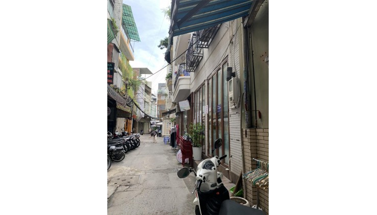 ***CHO THUÊ- NHÀ HẺM SÁT MẶT TIỀN BẠCH VÂN NGAY CHỢ HÒA BÌNH Q5-CHỈ 16TR/TH.