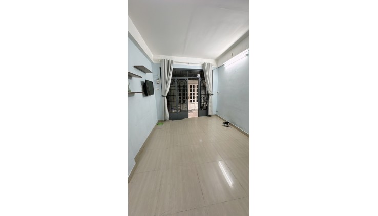 Bán nhà Tân Trang giáp Quận 10 24m2, 3 tầng 2PN  nhỉnh 2 tỷ