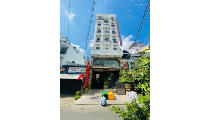 Tòa nhà 1 hầm - 10 tầng - MT Nguyễn Văn Linh, Quận 7 - DT 28x32m (CN 896m2) - giá 115 tỷ