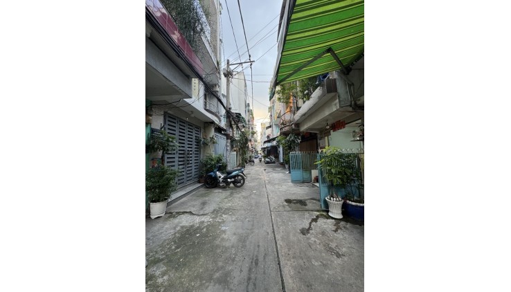 Cơ hội sở hữu nhà 4 tầng 5PN Quận 10, giá 6.4 tỷ - Ngõ Nguyễn Tiểu La, 28m2, sổ hồng chính chủ!