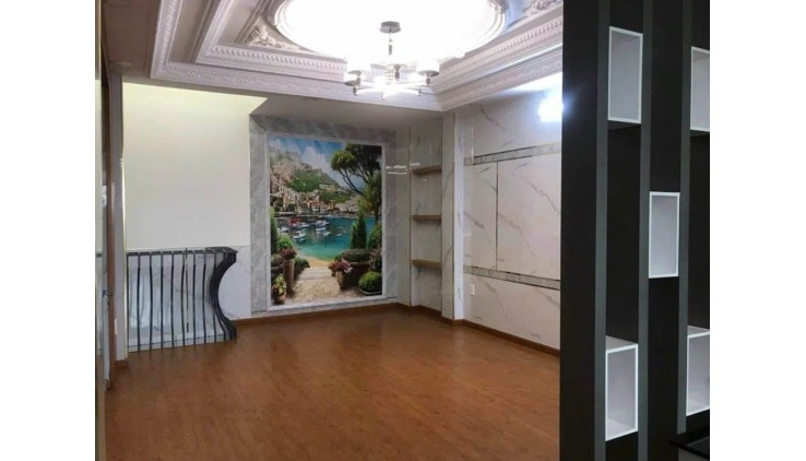 RA NHANH NHÀ VIP PHAN VĂN HỚN Q12 - 5 TẦNG - NHỈNH 8 TỶ TL - Ô TÔ NGỦ TRONG NHÀ-SHR
