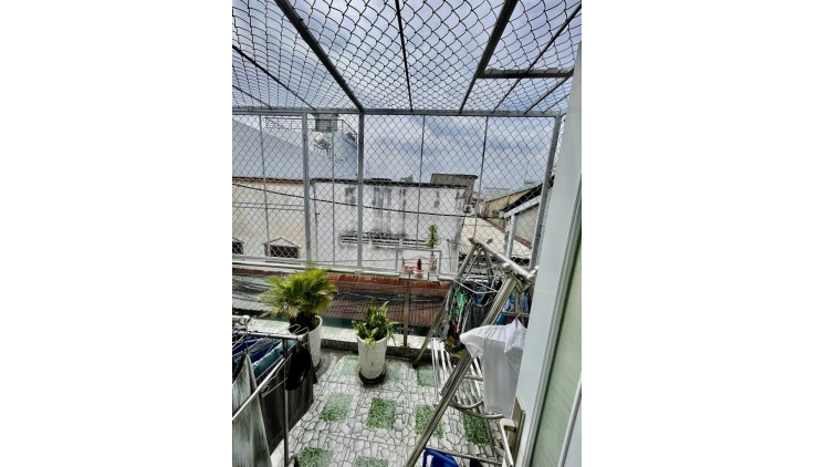 CHỈ 4.5 TỶ, P4 QUẬN 8, ĐỐI DIỆN CỔNG CHỢ PHẠM THẾ HIỂN, NHÀ 2 TẦNG CÒN MỚI.