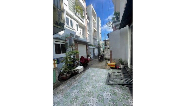 Bán Nhà Âu Cơ, Phường 10, Tân Bình, 21m2, chỉ 2 Tỷ Nhỉnh, 3 Tầng, Hẻm Rộng Xe 4 Chỗ