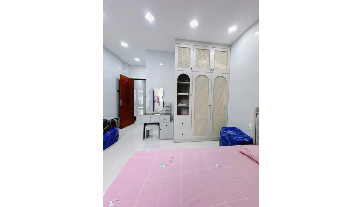 -Bán Nhà Đẹp Mặt Tiền Nguyễn Biểu Q5 Giáp Q1,76m-4Lầu có thang Máy
Ôtô Ngủ Nhà
