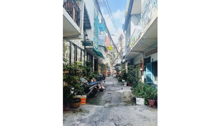 *Nhỉnh 9Tỷ Bán Nhà Đẹp Nguyễn Trãi  3Tầng CN 41m-3PN Sổ Vuông Đẹp, Hoàn Công Đủ