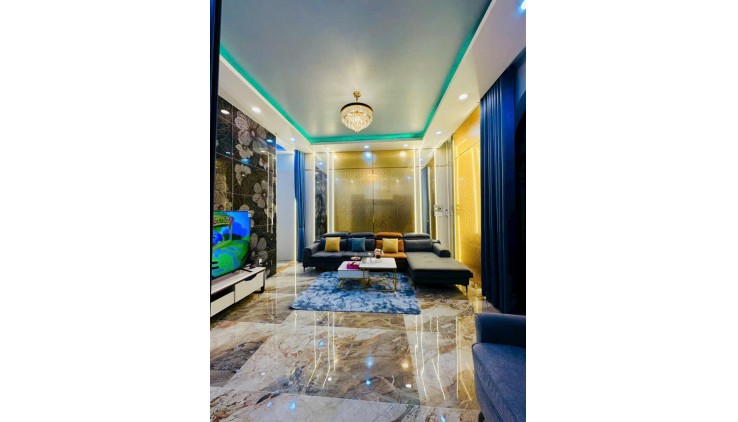 VILLA Sân Vườn 276m2, Hà Huy Giáp, Quận 12. Nội Thất Cao Cấp, Hồ, chỉ 9.6 tỷ