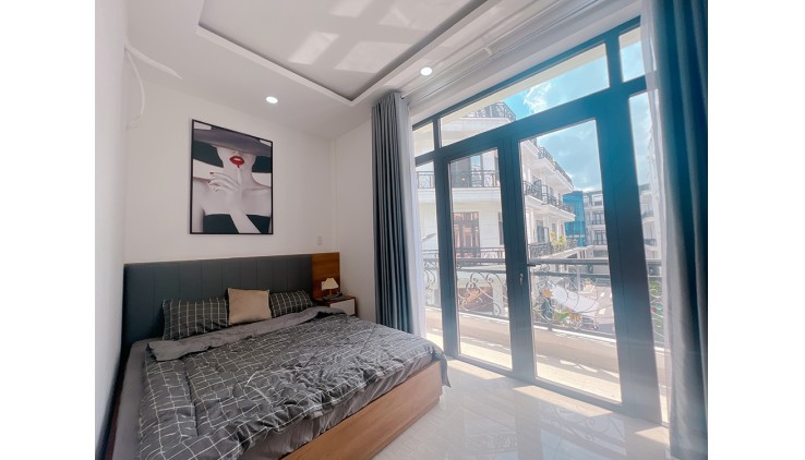 Giảm ngay 1 tỷ căn nhà đẹp 4 tầng, gần Cao đẳng Điện Lực, đường 8m thông, Sổ hồng hoàn công