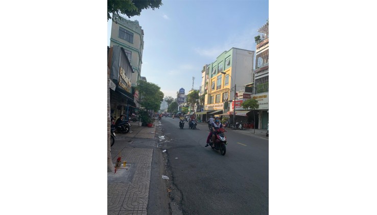 *Lô Góc 2 Mặt Tiền Ngay Ngả 4 TRẦN HƯNG ĐẠO Quận 5, Ngang4.5m 3Tầng
  Chỉ 11,2 TỶ TL