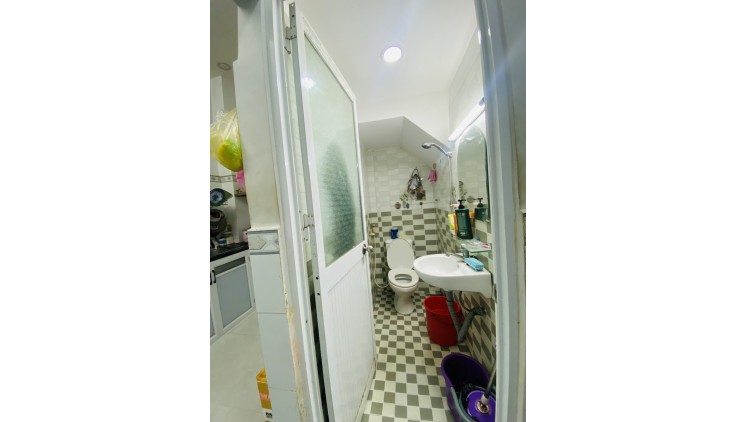 Bán nhà Nguyễn Thị Tần, Quận 8, 25m2, ngang 3.1m, chỉ 3.3 tỷ
