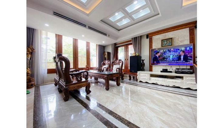 Nhà đẹp HXT Nguyễn Ảnh Thủ ngang 8m 160m2 4 tầng đẹp 8PN gần chợ chỉ 11.9 tỷ.