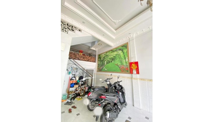 Mặt tiền lô I Nguyễn Thị Tần 4x13 đúc 5 tầng chỉ 9 tỷ 8