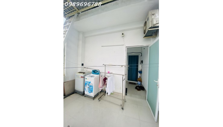 Nhả hẻm xe hơi Nguyễn Duy Dương Quận 10 thu nhập từ cho thuê 45-50 tr giá kẹt tiền chỉ 9.9 tỉ