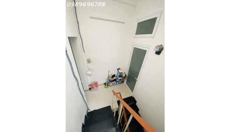 Nhả hẻm xe hơi Nguyễn Duy Dương Quận 10 thu nhập từ cho thuê 45-50 tr giá kẹt tiền chỉ 9.9 tỉ