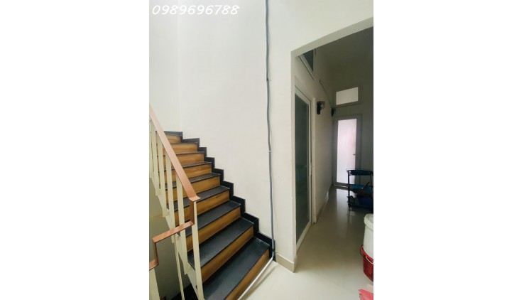 Nhả hẻm xe hơi Nguyễn Duy Dương Quận 10 thu nhập từ cho thuê 45-50 tr giá kẹt tiền chỉ 9.9 tỉ