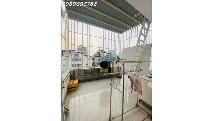 Nhả hẻm xe hơi Nguyễn Duy Dương Quận 10 thu nhập từ cho thuê 45-50 tr giá kẹt tiền chỉ 9.9 tỉ
