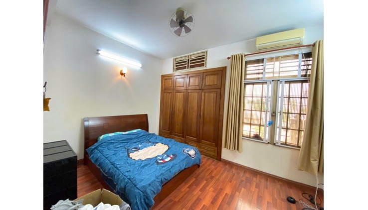 NHÀ ĐẸP, ÚT TỊCH, TÂN BÌNH, 4.8 x 14, 3 TẦNG ĐÚC BTCT, HẺM 8m, 12 Tỷ