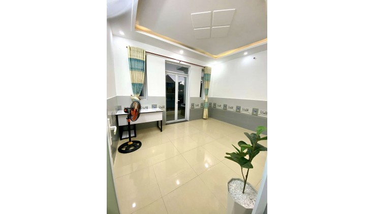 BÁN NHÀ 2 TẦNG - MẶT TIỀN ĐƯỜNG NHỰA LÊ THỊ HỒNG GẤM CÓ VỈA HÈ - VỪA Ở VỪA KINH DOANH.