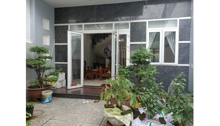 BIỆT THỰ SÂN VƯỜN SANG TRỌNG TẶNG NỘI THẤT, 145M2, SÁT MT LÊ THỊ LƠ.