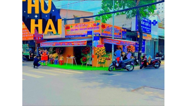 Quận Tân Phú ! SANG NHƯỢNG CH Hoa Tươi & Trái Cây Nhập Khẩu Góc 2 MT vị trí bao đẹp, chính chủ 0989629791