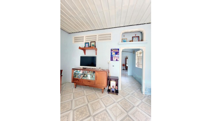Nhà Hẻm Xe Hơi 7 Chỗ, Sát Mặt Tiền Trần Khắc Chân, Đi Bộ Ra Chợ Hóc Môn 140M2.