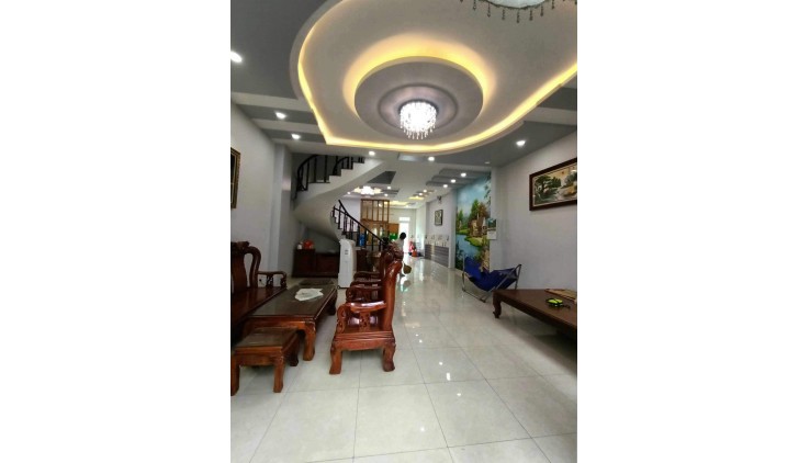 BIỆT THỰ SÂN VƯỜN SANG TRỌNG TẶNG NỘI THẤT, 145M2, SÁT MT LÊ THỊ LƠ.