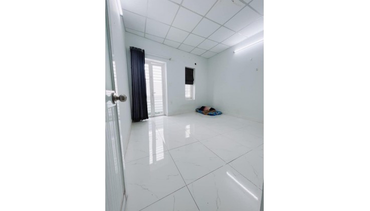 BÁN NHÀ 2 TẦNG - LÔ GÓC 2 MẶT TIỀN - NGAY TRUNG TÂM Q.7 - HẺM XE HƠI - 76M2 - 6,6 TỶ