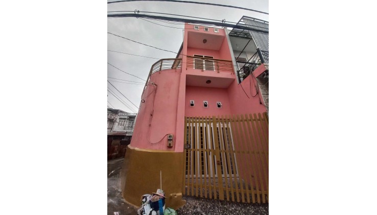 NHÀ 3 TẦNG - 45M2 -- CÁCH LÊ THỊ HÀ 200M - SÁT THỊ TRẤN HÓC MÔN. Chỉ 2,55 Tỷ.