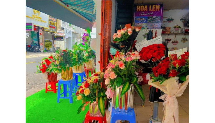 Quận Tân Phú ! SANG NHƯỢNG CH Hoa Tươi & Trái Cây Nhập Khẩu Góc 2 MT vị trí bao đẹp, chính chủ 0989629791