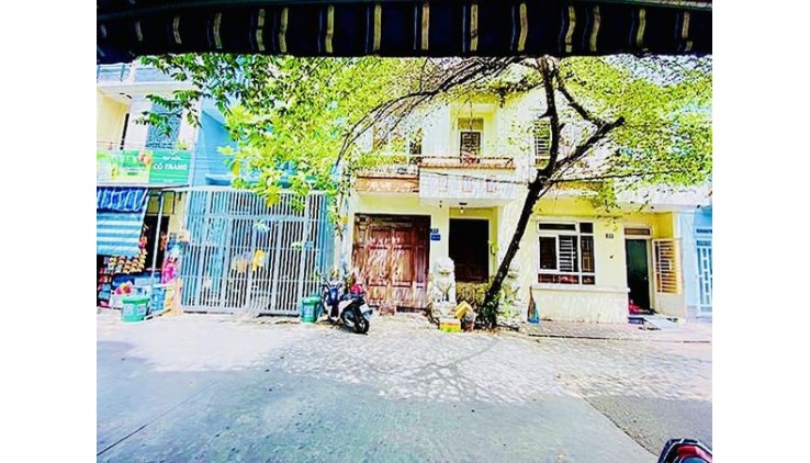 62M 0 LG —NGANG 5,5 NỞ HẬU - ĐƯỜNG 8M THÔNG - 3P QUA AEON TÂN PHÚ NHÍCH 4 TỶ TL