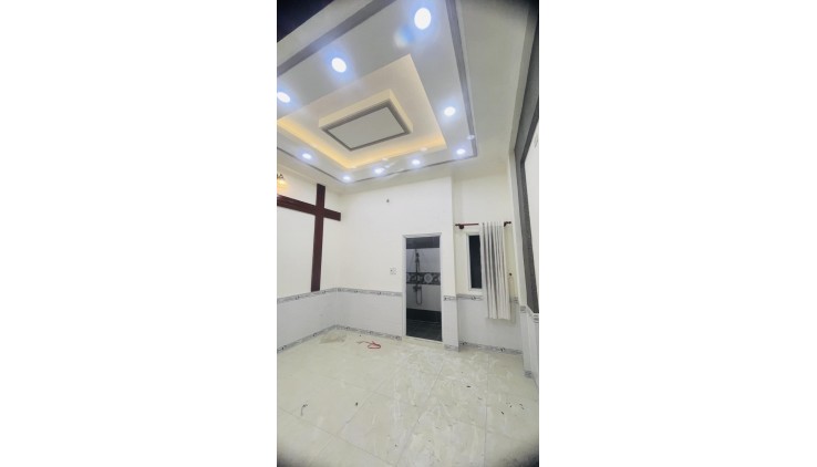 NHÀ ĐẸP, NỘI THẤT CAO CẤP, KHU DÂN TRÍ CAO XD  ĐỒNG BỘ GẦN CHỢ HIỆP THÀNH.